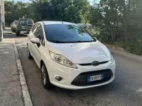 Usata Ford Fiesta 71 CV (52 kW) 2011 Bianco Berlina