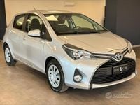 Usata Toyota Yaris Lounge 99 CV (72 kW) 2016 Grigio Berlina