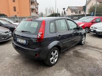 Usata Ford Fiesta Ghia 75 CV (55 kW) 2008 Grigio Berlina