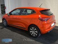 Usata Renault Clio V Equilibre 65 CV (47 kW) 2023 Orange metallizzato Berlina