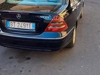 Usata Mercedes C220 143 CV (105 kW) 2001 Blu Berlina