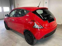 Usata Lancia Ypsilon Silver 69 CV (50 kW) 2022 Rosso Utilitaria
