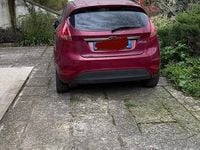 Usado Ford Fiesta 96 HP (70 kW) 2010 Vermelho Sedan