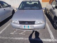 Usata Ford Fiesta 75 CV (55 kW) 1997 Grigio Utilitaria