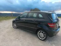 Usata Mercedes B180 109 CV (80 kW) 2008 Nero Monovolume