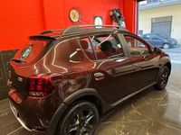 Usata Dacia Sandero Stepway 90 CV (66 kW) 2017 Viola Berlina