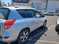 Usado Toyota RAV4 136 CV (100 kW) 2007 Gris SUV