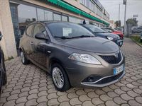 Usata Lancia Ypsilon Silver 69 CV (50 kW) 2016 Grigio scuro Utilitaria