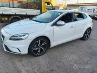 Usata Volvo V40 120 CV (88 kW) 2018 Bianco Berlina