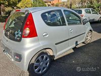 Usata Peugeot 107 68 CV (50 kW) 2011 Grigio Utilitaria