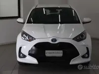 Usata Toyota Yaris Hybrid Active 116 CV (85 kW) 2024 Bianco Berlina