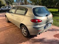 Usata Alfa Romeo 147 105 CV (77 kW) 2002 Grigio Utilitaria