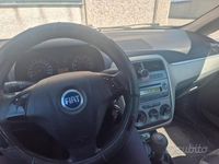 Usata Fiat Grande Punto 75 CV (55 kW) 2006 Grigio Utilitaria