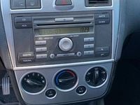 Usata Ford Fiesta 90 CV (66 kW) 2007 Grigio Utilitaria