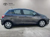 Usata Toyota Yaris Hybrid Active 73 CV (53 kW) 2018 Grigio Berlina