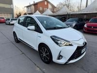 Usata Toyota Yaris Hybrid Cool 73 CV (53 kW) 2019 Bianco Berlina