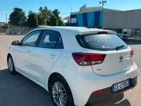 Usata Kia Rio 82 CV (60 kW) 2021 Bianco Berlina