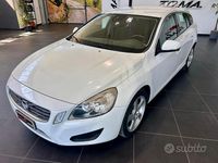 Usata Volvo V60 Momentum 163 CV (119 kW) 2011 Bianco Station wagon