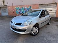 Usata Renault Clio II 75 CV (55 kW) 2007 Grigio Berlina
