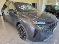 Nuova Peugeot 5008 GT 136 CV (100 kW) 2025 Grigio scuro SUV