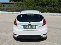 Usata Ford Fiesta 97 CV (71 kW) 2012 Bianco Berlina