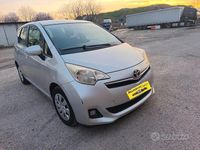 Usata Toyota Verso-S 99 CV (72 kW) 2011 Grigio Monovolume