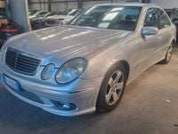 Usata Mercedes E270 Avantgarde 176 CV (129 kW) 2005 Argento Berlina