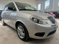 Usata Lancia Ypsilon 69 CV (50 kW) 2011 Argento Utilitaria