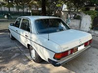 Usata Mercedes 200 94 CV (69 kW) 1979 Bianco Berlina