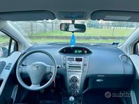 Usata Toyota Yaris 69 CV (50 kW) 2010 Rosso Utilitaria