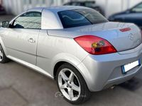 Usata Opel Tigra Sport 90 CV (66 kW) 2007 Argento metallizzato Cabrio