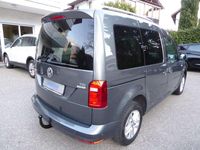 Usata VW Caddy Comfortline 102 CV (75 kW) 2015 Grigio Monovolume