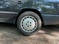 Usata Mercedes E300 188 CV (138 kW) 1987 Grigio Berlina