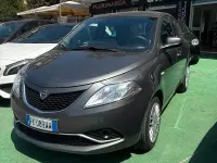 Usata Lancia Ypsilon Silver 69 CV (50 kW) 2017 Grigio Utilitaria