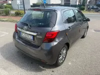 Usata Toyota Yaris Lounge 90 CV (66 kW) 2016 Grigio Berlina