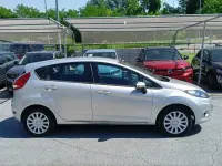 Usata Ford Fiesta 60 CV (44 kW) 2011 Argento Berlina