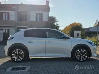 Usata Peugeot 208 GT-line 102 CV (75 kW) 2020 Bianco Utilitaria