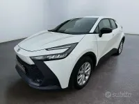 Usata Toyota C-HR Active 140 CV (102 kW) 2024 Bianco SUV