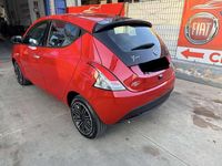 Usado Lancia Ypsilon Gold 69 HP (50 kW) 2023 Vermelho Citadino