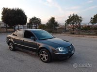 Usata VW Passat 101 CV (74 kW) 2005 Grigio Berlina