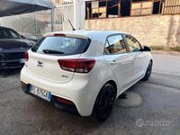 Usata Kia Rio 84 CV (61 kW) 2017 Bianco Berlina