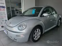 Usata VW New Beetle 105 CV (77 kW) 2006 Grigio Utilitaria