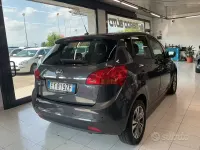 Usata Kia Venga 90 CV (66 kW) 2015 Grigio Utilitaria