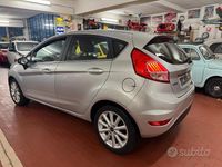 Usata Ford Fiesta 125 CV (91 kW) 2016 Grigio Berlina