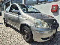Usata Toyota Yaris 65 CV (47 kW) 2003 Argento Berlina