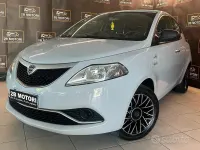 Usata Lancia Ypsilon Gold 69 CV (50 kW) 2016 Grigio Utilitaria