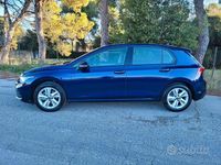 Usata VW Golf VIII Life 131 CV (96 kW) 2023 Blu Berlina