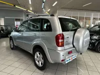 Usata Toyota RAV4 150 CV (110 kW) 2005 Argento SUV