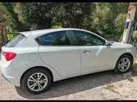 Usata Alfa Romeo Giulietta Distinctive 109 CV (80 kW) 2011 Bianco Utilitaria