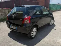 Usata Toyota Yaris 90 CV (66 kW) 2007 Nero Utilitaria